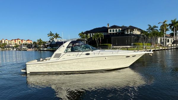 Sea Ray 370 Express Cruiser 