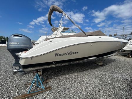 Nauticstar 243DC-SPORT-DECK image