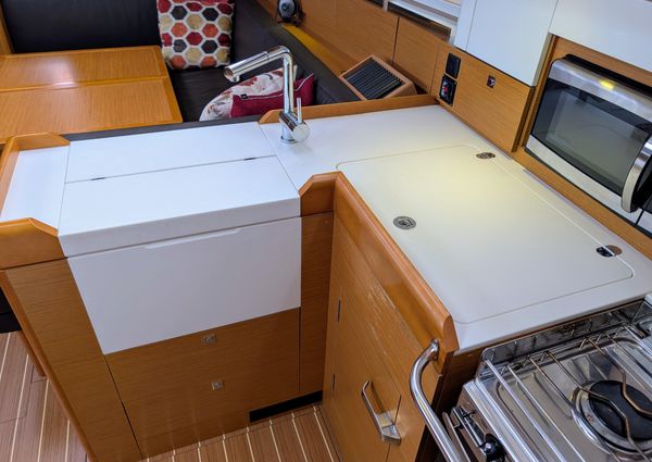 Jeanneau Sun Odyssey 44 DS image