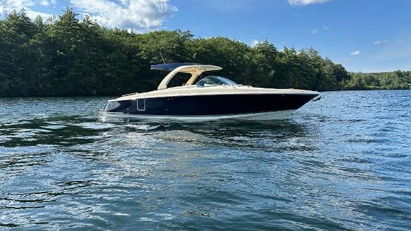 Chris-Craft Launch 35 GT 