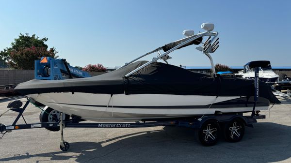 MasterCraft X30 