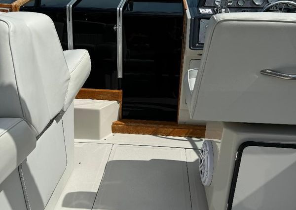 Sea Ray 340 Express Cruiser image