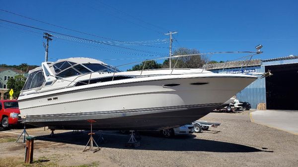 Sea Ray 340 Express Cruiser 