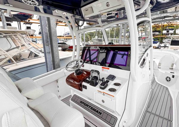 Sportsman Open 312 Center Console image