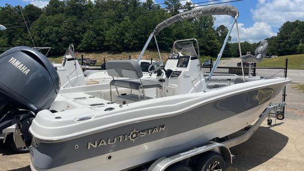 NauticStar 211 Hybrid 