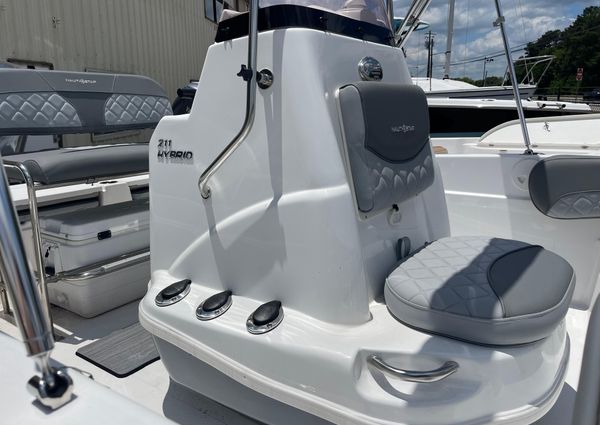 NauticStar 211 Hybrid image