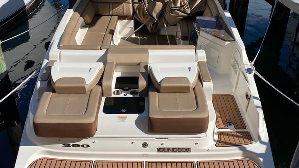 Sea Ray 290 Sundeck