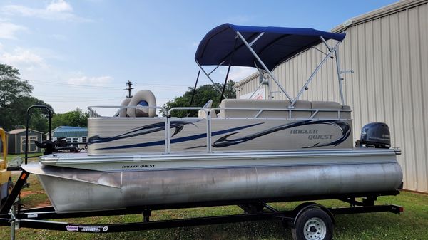 Angler Qwest 818 Fish N Cruise 