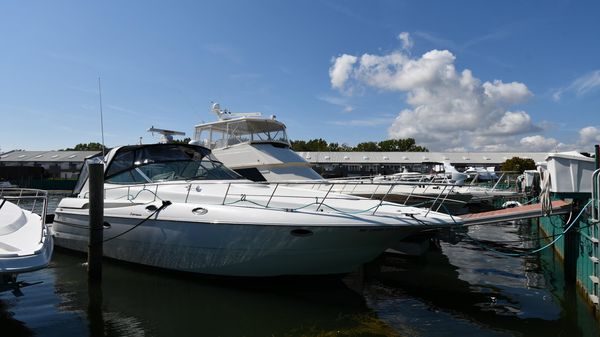 Cruisers Yachts 3870 Express 