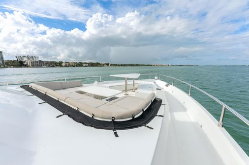 Galeon 800 Fly image