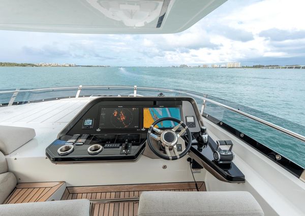 Galeon 800 Fly image