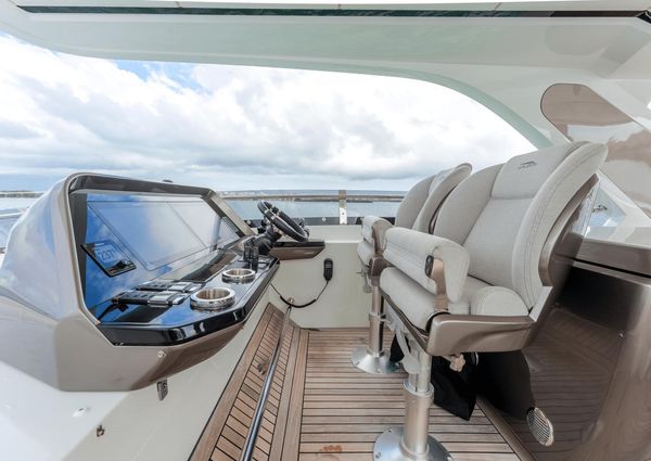 Galeon 800 Fly image