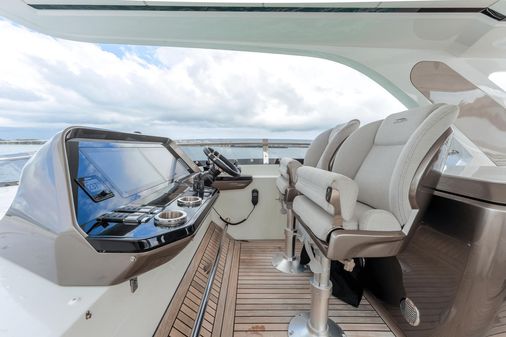 Galeon 800 Fly image