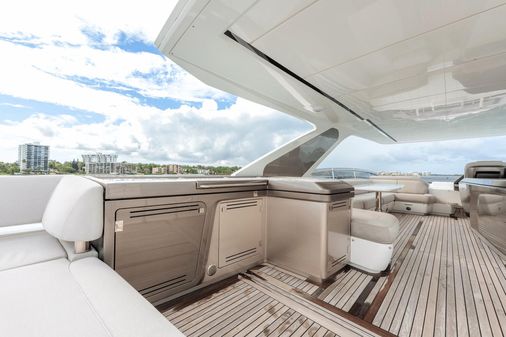 Galeon 800 Fly image