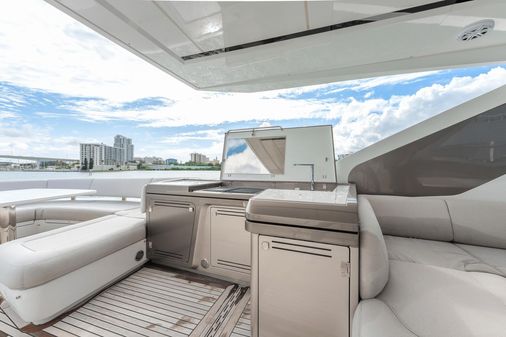 Galeon 800 Fly image