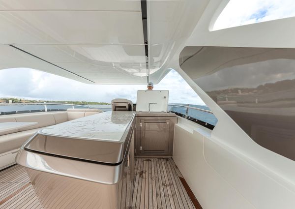 Galeon 800 Fly image