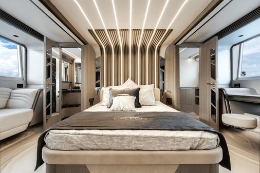 Galeon 800 Fly image