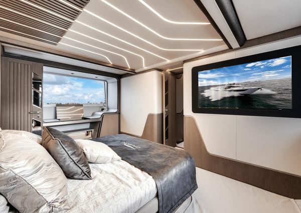 Galeon 800 Fly image