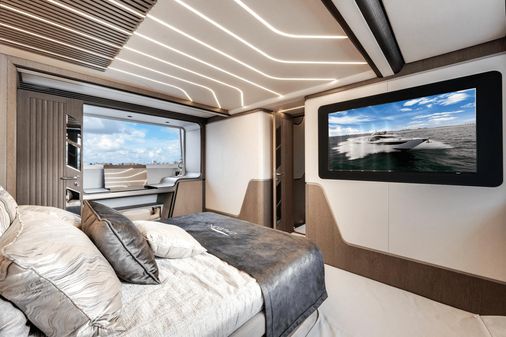 Galeon 800 Fly image