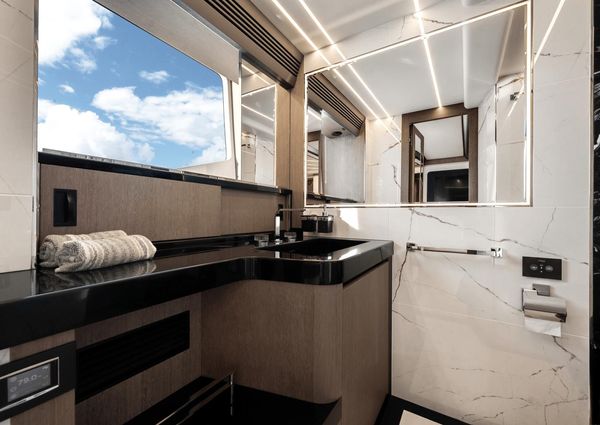 Galeon 800 Fly image