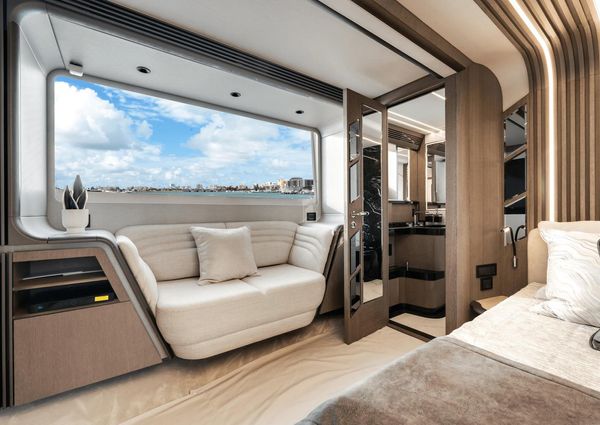 Galeon 800 Fly image