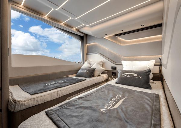 Galeon 800 Fly image