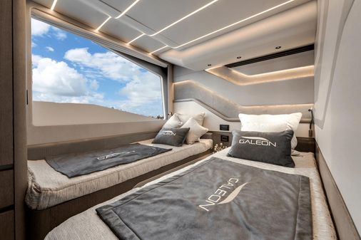 Galeon 800 Fly image