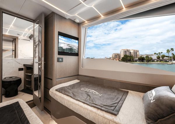 Galeon 800 Fly image