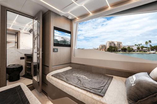 Galeon 800 Fly image