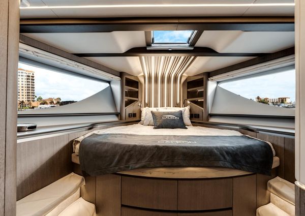 Galeon 800 Fly image