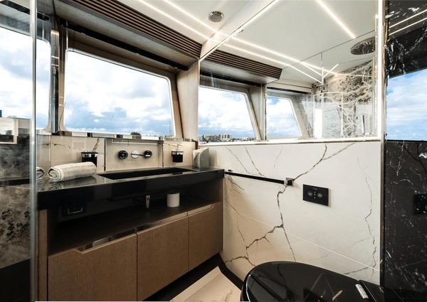 Galeon 800 Fly image