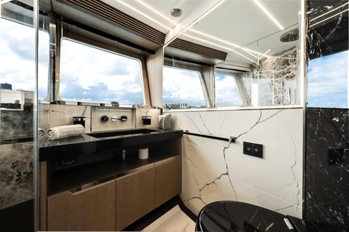 Galeon 800 Fly image