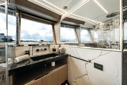 Galeon 800 Fly image