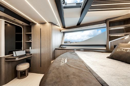 Galeon 800 Fly image