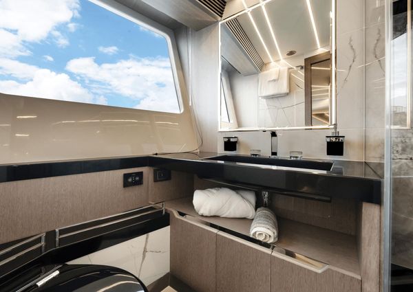 Galeon 800 Fly image