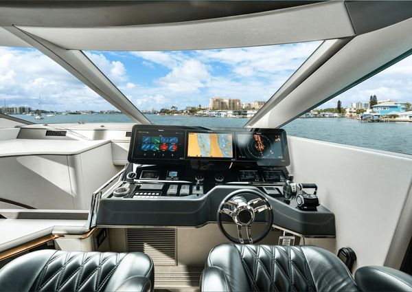 Galeon 800 Fly image