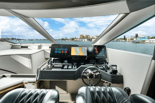 Galeon 800 Fly image