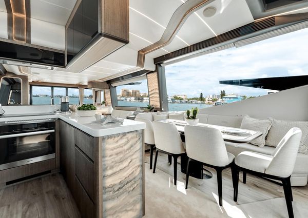 Galeon 800 Fly image