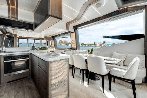 Galeon 800 Fly image