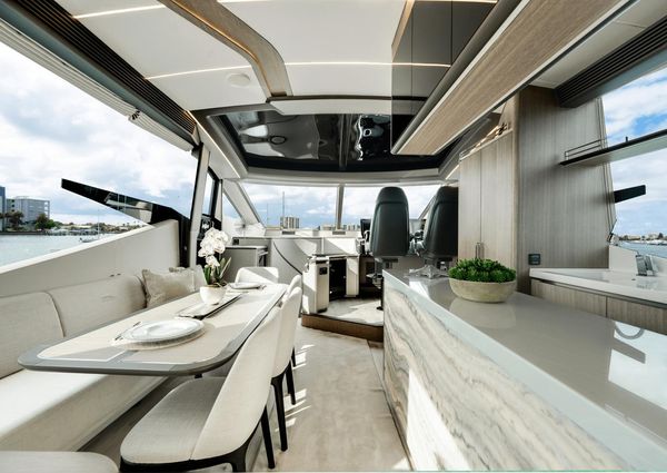 Galeon 800 Fly image