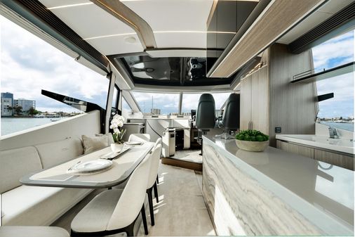 Galeon 800 Fly image