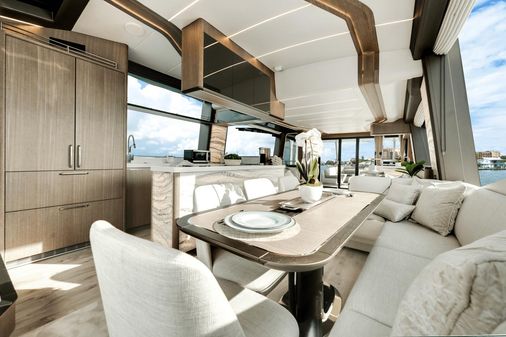 Galeon 800 Fly image