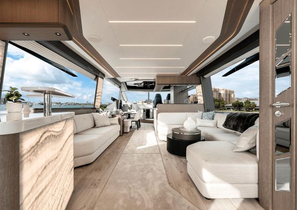 Galeon 800 Fly image