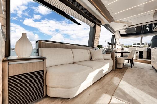 Galeon 800 Fly image