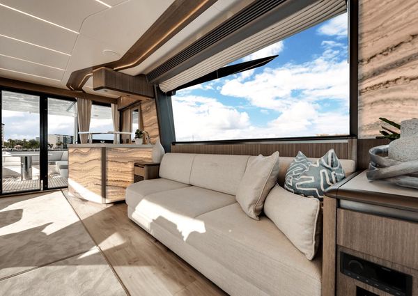 Galeon 800 Fly image