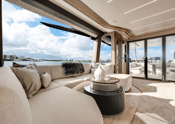 Galeon 800 Fly image