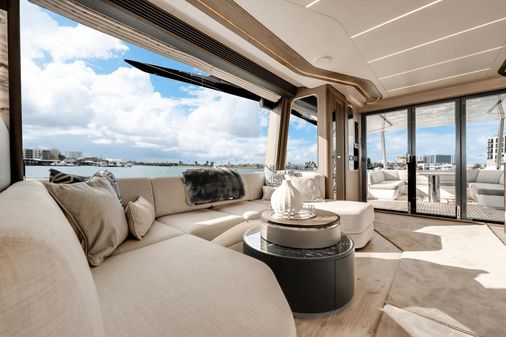 Galeon 800 Fly image