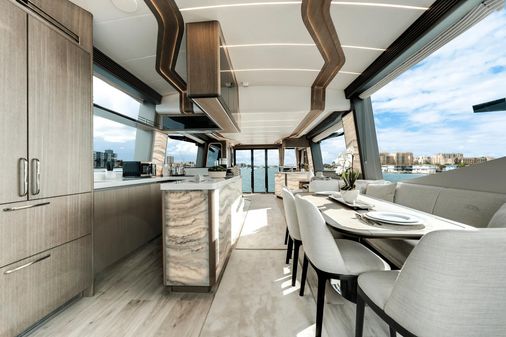 Galeon 800 Fly image