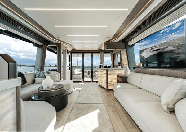 Galeon 800 Fly image