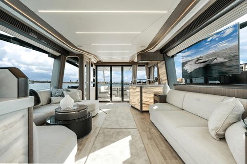 Galeon 800 Fly image